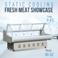 Вентилятор охлаждает изогнутая витрина холодильника из стеклянного мяса